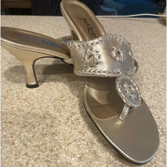 Jack Rodgers,heals,silver, wore 2 times, sprained ankle- unable to wear-ADORABLE - Picture 9 of 9